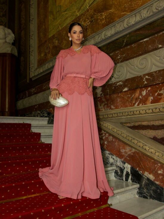 Imagem de Vestido Chiffon Longo Detalhe Renda Rosê Escuro Luzia Fazzolli